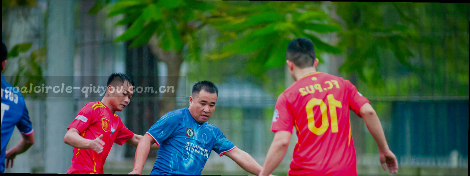 横向时间轴，多个批次节点，其中一个节点用荧光青柠标记为对照批次
